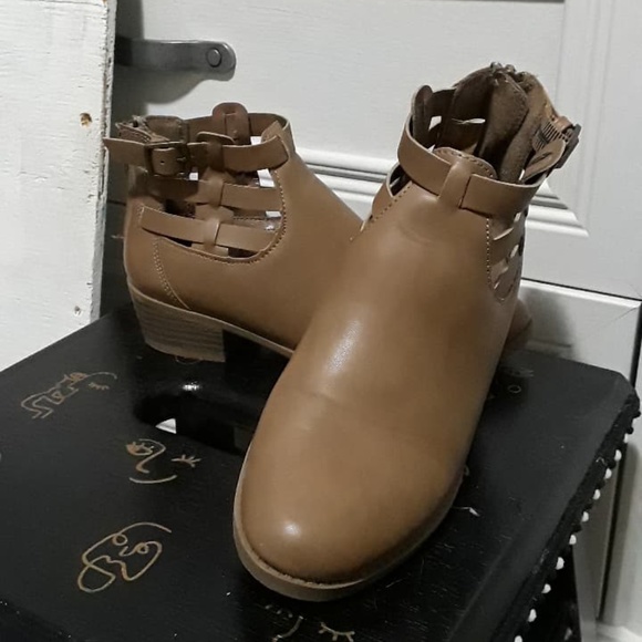 American Eagle Tan Reckless Booties Girls Size 2 - Picture 4 of 10